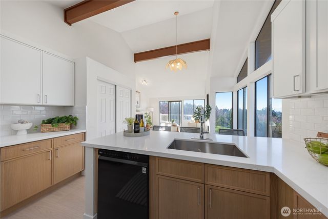 4727 155th Pl SE, Bellevue, WA 98006