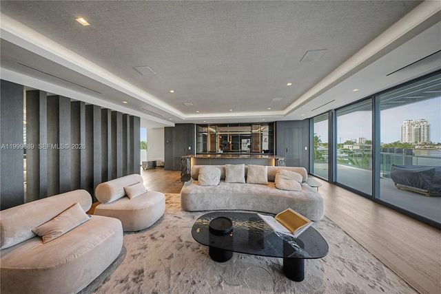 1400 W Lake Drive, Fort Lauderdale, FL 33316