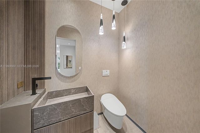1400 W Lake Drive, Fort Lauderdale, FL 33316