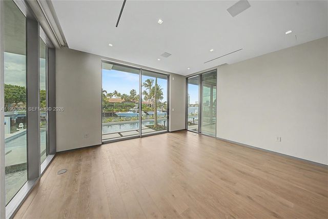 1400 W Lake Drive, Fort Lauderdale, FL 33316