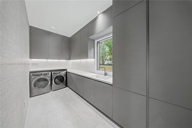 1400 W Lake Drive, Fort Lauderdale, FL 33316