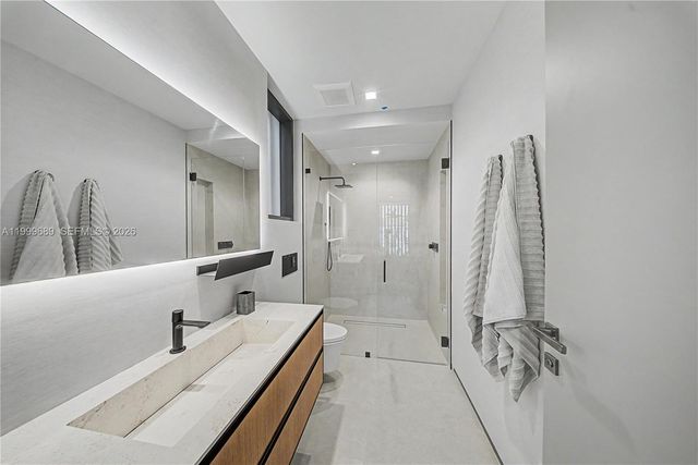 1400 W Lake Drive, Fort Lauderdale, FL 33316