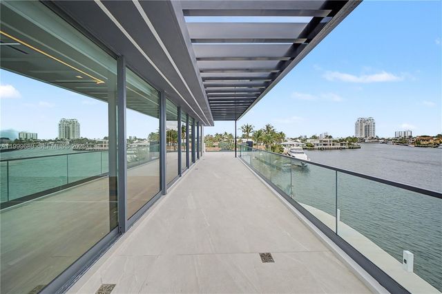 1400 W Lake Drive, Fort Lauderdale, FL 33316
