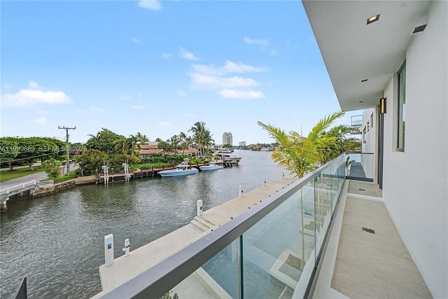 1400 W Lake Drive, Fort Lauderdale, FL 33316