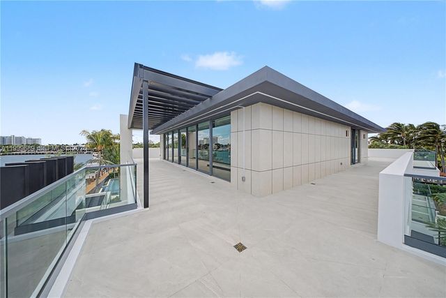 1400 W Lake Drive, Fort Lauderdale, FL 33316