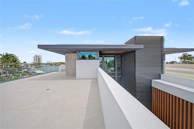 1400 W Lake Drive, Fort Lauderdale, FL 33316