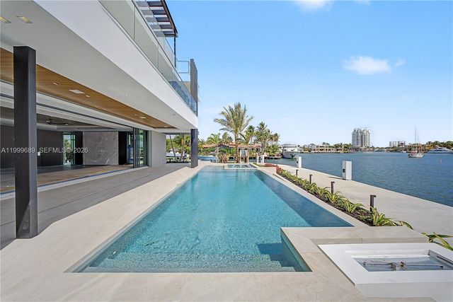1400 W Lake Drive, Fort Lauderdale, FL 33316