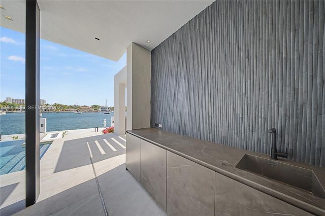 1400 W Lake Drive, Fort Lauderdale, FL 33316