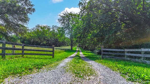 5200 N LOCUST GROVE CHURCH RD, Columbia, MO 65202