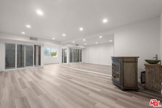 423 S Rexford Drive 202, Beverly Hills, CA 90212