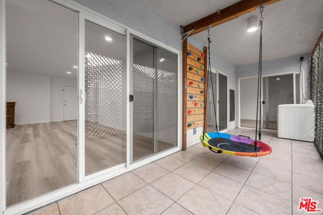 423 S Rexford Drive 202, Beverly Hills, CA 90212