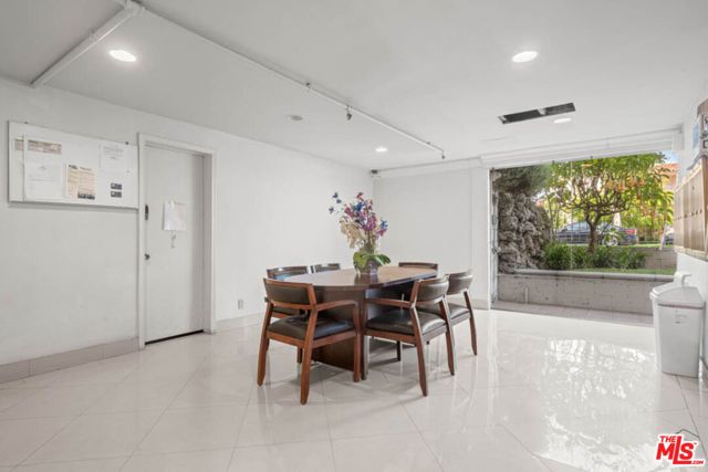 423 S Rexford Drive 202, Beverly Hills, CA 90212