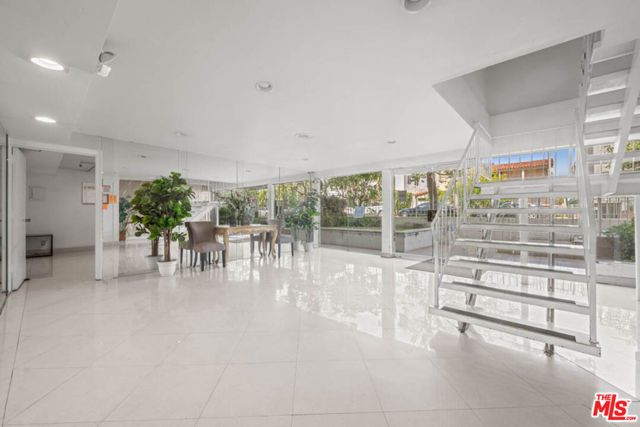 423 S Rexford Drive 202, Beverly Hills, CA 90212