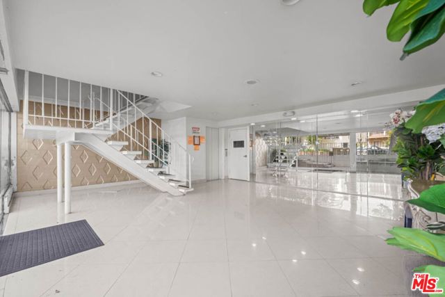 423 S Rexford Drive 202, Beverly Hills, CA 90212