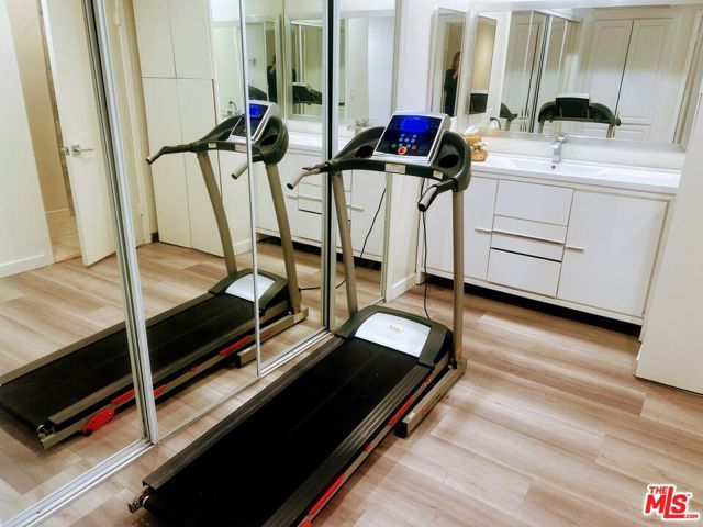 423 S Rexford Drive 202, Beverly Hills, CA 90212