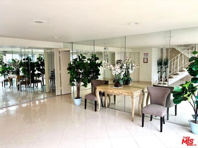 423 S Rexford Drive 202, Beverly Hills, CA 90212