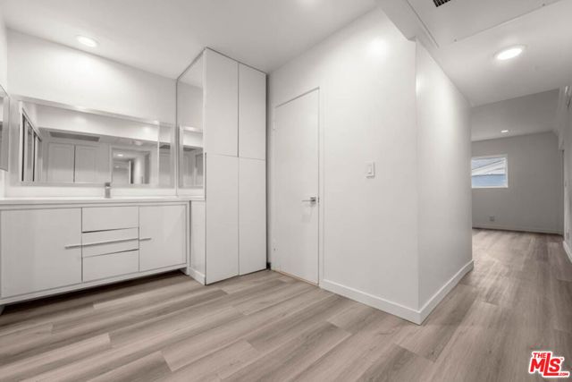 423 S Rexford Drive 202, Beverly Hills, CA 90212