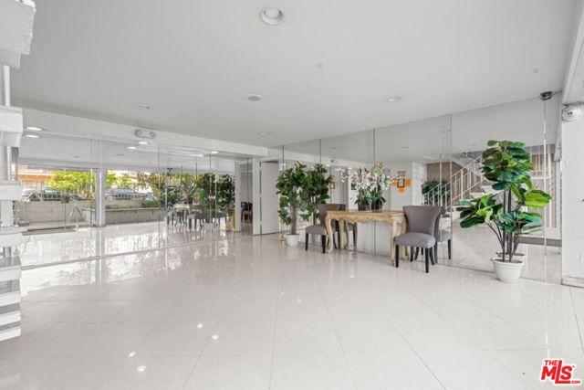 423 S Rexford Drive 202, Beverly Hills, CA 90212