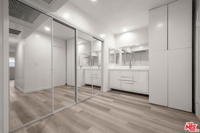 423 S Rexford Drive 202, Beverly Hills, CA 90212