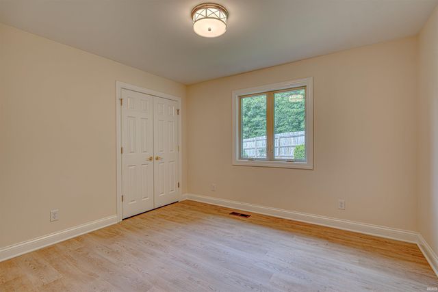 6755 Old Stonehouse Drive, Newburgh, IN 47630