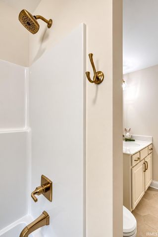 6755 Old Stonehouse Drive, Newburgh, IN 47630