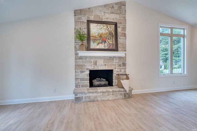 6755 Old Stonehouse Drive, Newburgh, IN 47630