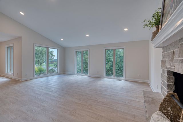 6755 Old Stonehouse Drive, Newburgh, IN 47630