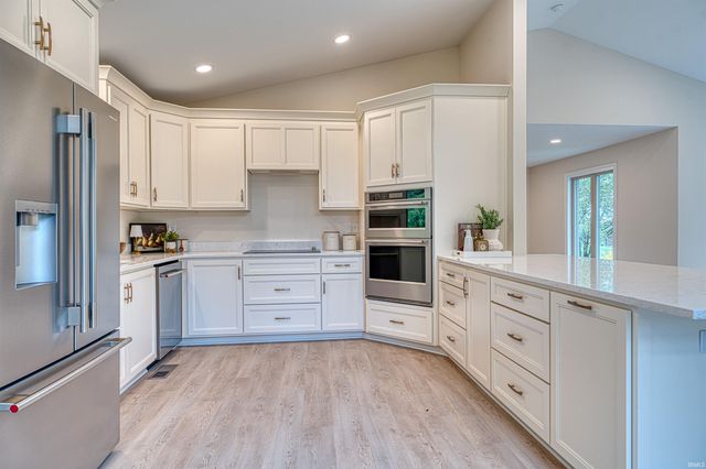 6755 Old Stonehouse Drive, Newburgh, IN 47630