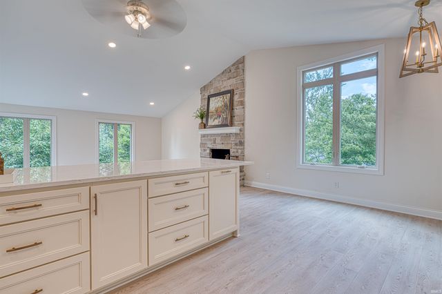 6755 Old Stonehouse Drive, Newburgh, IN 47630