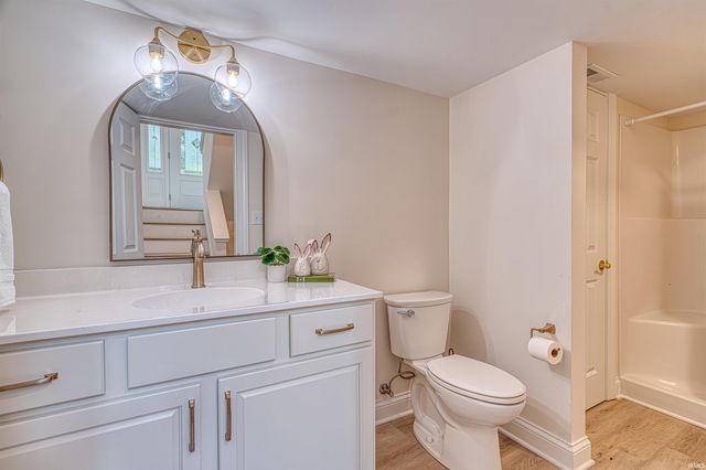6755 Old Stonehouse Drive, Newburgh, IN 47630