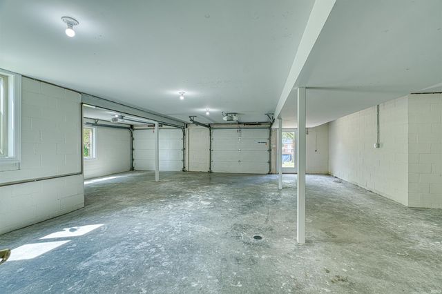 6755 Old Stonehouse Drive, Newburgh, IN 47630