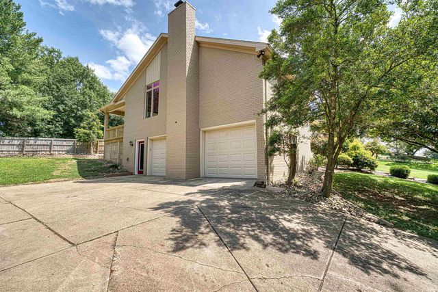 6755 Old Stonehouse Drive, Newburgh, IN 47630