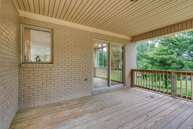 6755 Old Stonehouse Drive, Newburgh, IN 47630