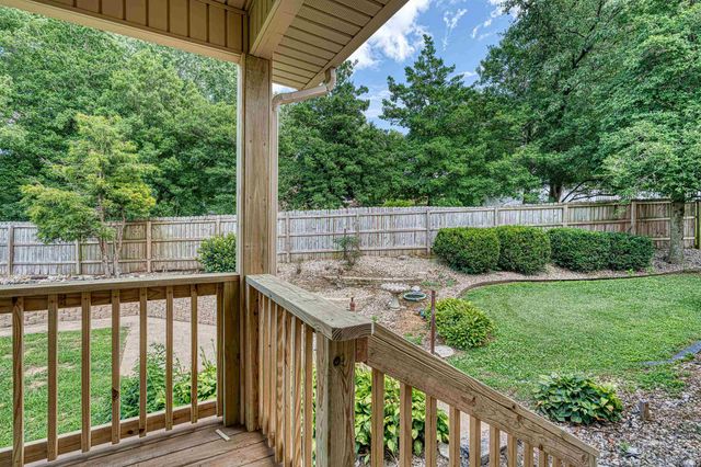 6755 Old Stonehouse Drive, Newburgh, IN 47630