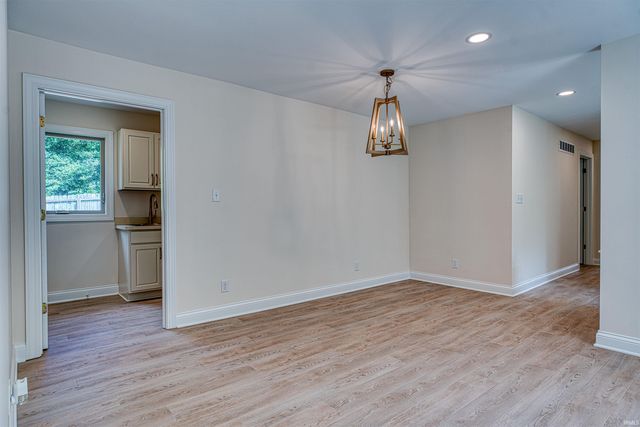 6755 Old Stonehouse Drive, Newburgh, IN 47630
