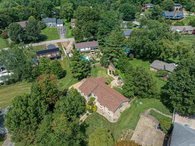 6755 Old Stonehouse Drive, Newburgh, IN 47630