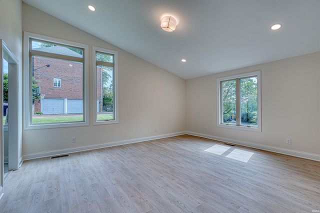 6755 Old Stonehouse Drive, Newburgh, IN 47630