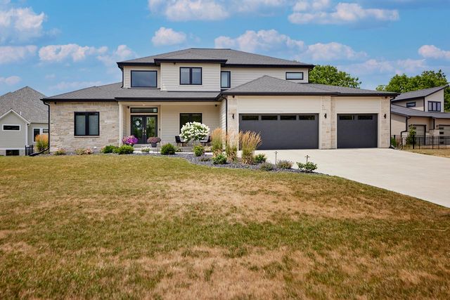 13680 W Upland Ridge COURT, New Berlin, WI 53151