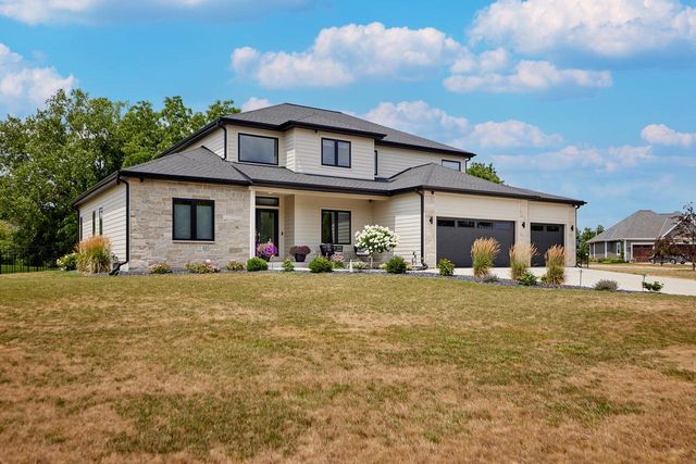 13680 W Upland Ridge COURT, New Berlin, WI 53151