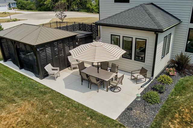 13680 W Upland Ridge COURT, New Berlin, WI 53151