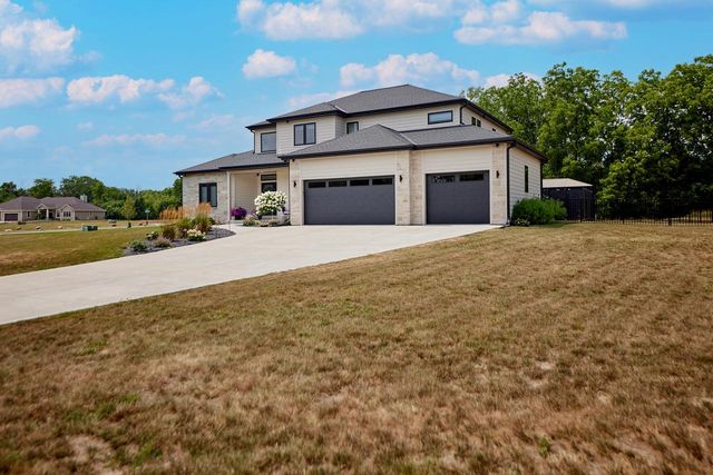 13680 W Upland Ridge COURT, New Berlin, WI 53151