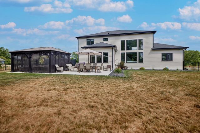 13680 W Upland Ridge COURT, New Berlin, WI 53151