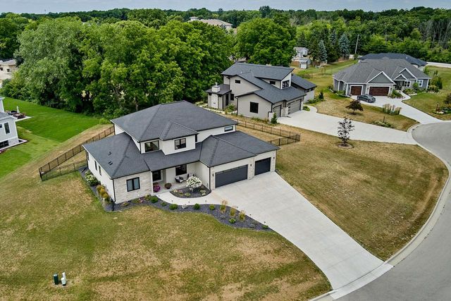 13680 W Upland Ridge COURT, New Berlin, WI 53151