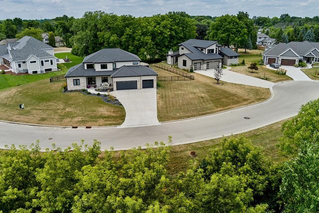 13680 W Upland Ridge COURT, New Berlin, WI 53151