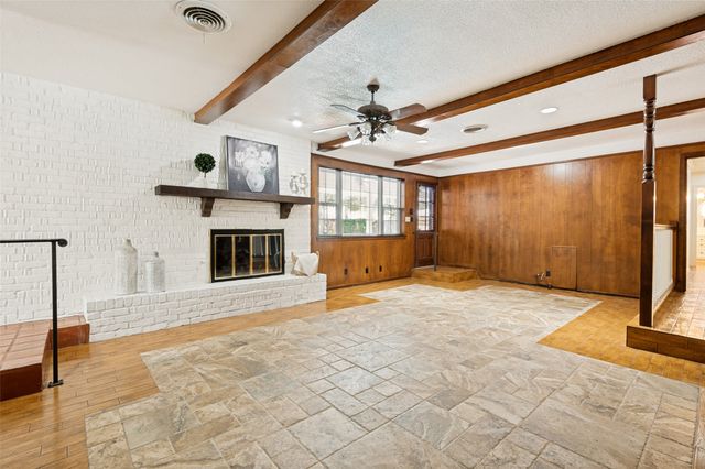 832 Wheelwood Drive, Hurst, TX 76053