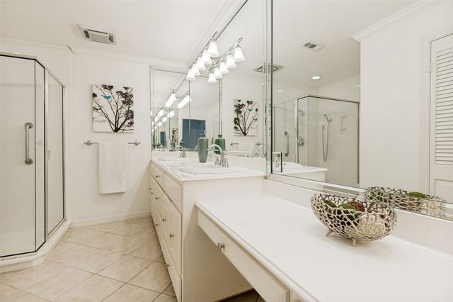 832 Wheelwood Drive, Hurst, TX 76053