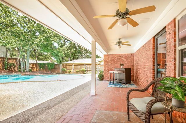 832 Wheelwood Drive, Hurst, TX 76053