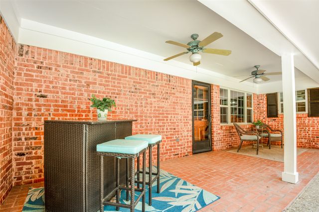 832 Wheelwood Drive, Hurst, TX 76053
