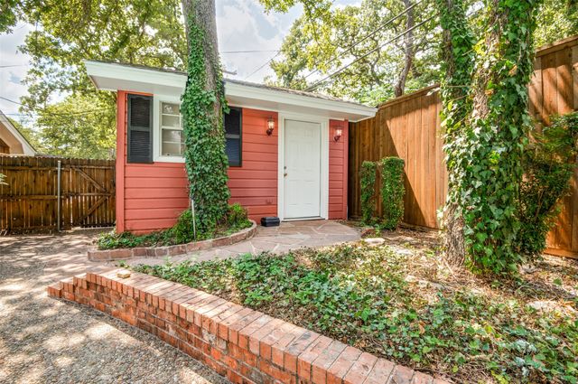832 Wheelwood Drive, Hurst, TX 76053