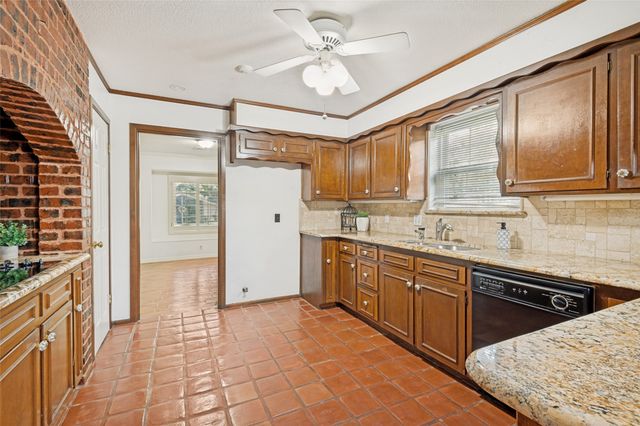 832 Wheelwood Drive, Hurst, TX 76053